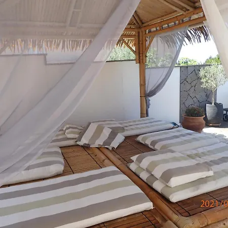 Les Fruitiers Bed & Breakfast