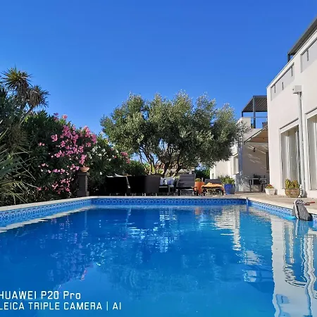 Les Fruitiers Bed & Breakfast
